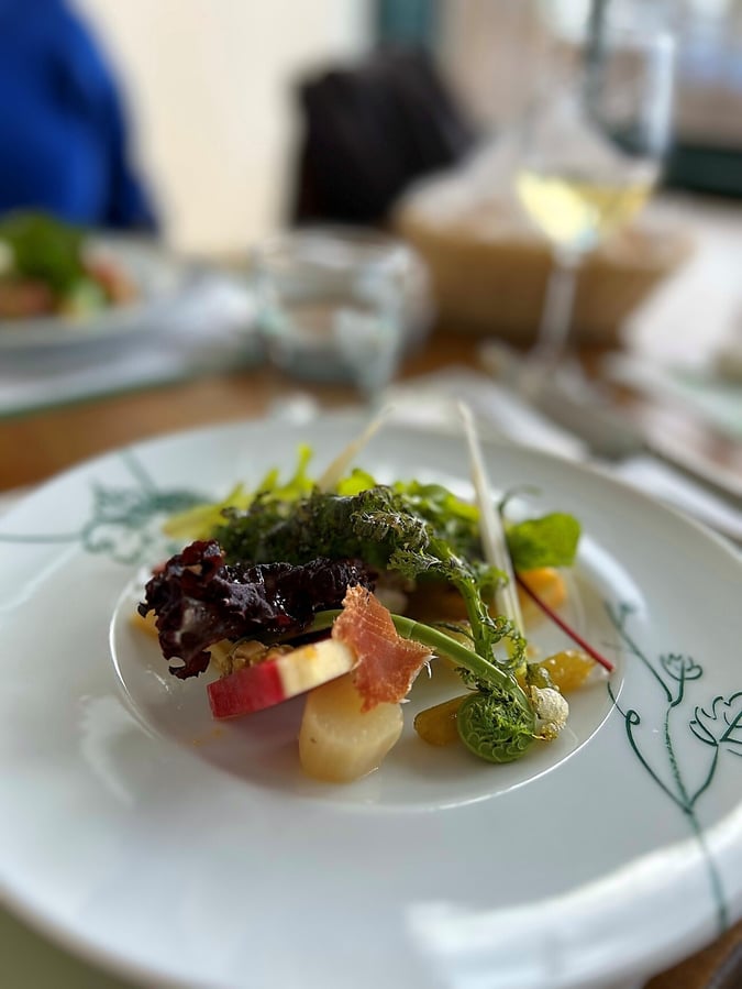 Dine at Villa D‘Est’s Café Restaurant