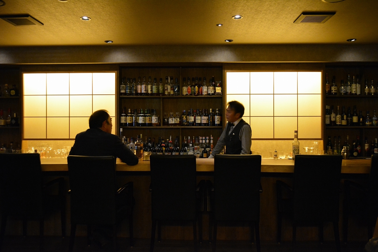 ENTRANCE BAR PORTER