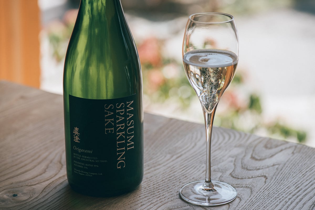 「真澄 スパークリング Origarami」スパークリングタイプの日本酒は日本酒が苦手な人にもおすすめ。お土産にぴったりなミニサイズの375mlもあります（提供：宮坂酒造株式会社）