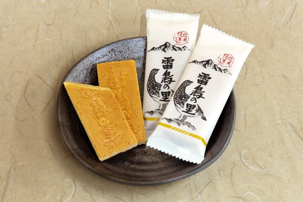 長野県内のさまざまな場所で手に入れることができ、ミニ（9個入り）から特大（42個入り）までサイズも豊富