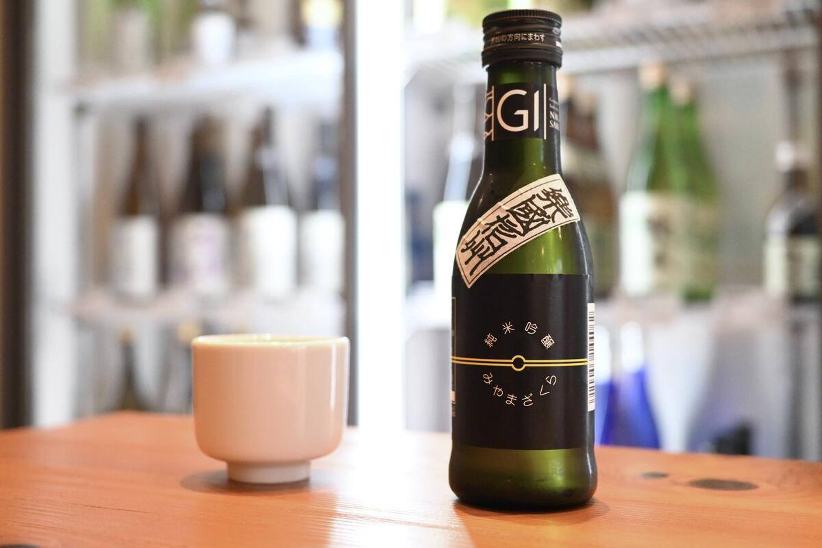 純銀　あられ打ち　銀瓶　共箱　439g チヒコカ　東さ7-0925☆2F 新しいジブン発見旅－櫻井麻美さんのニチコレ（日日是好日）第31話