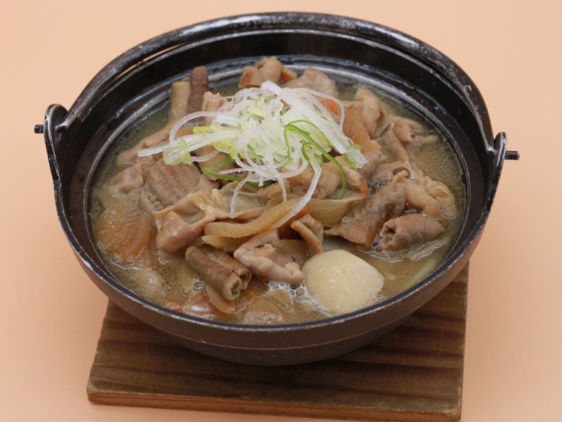 修77_78_【ブランシュたかやま】モツ煮鍋焼きうどん_1100_IMG_8879