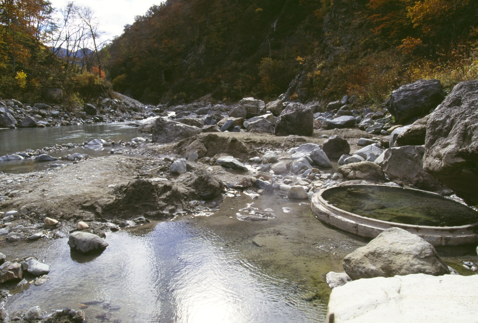 Onsen in a River: Kiriake Onsen