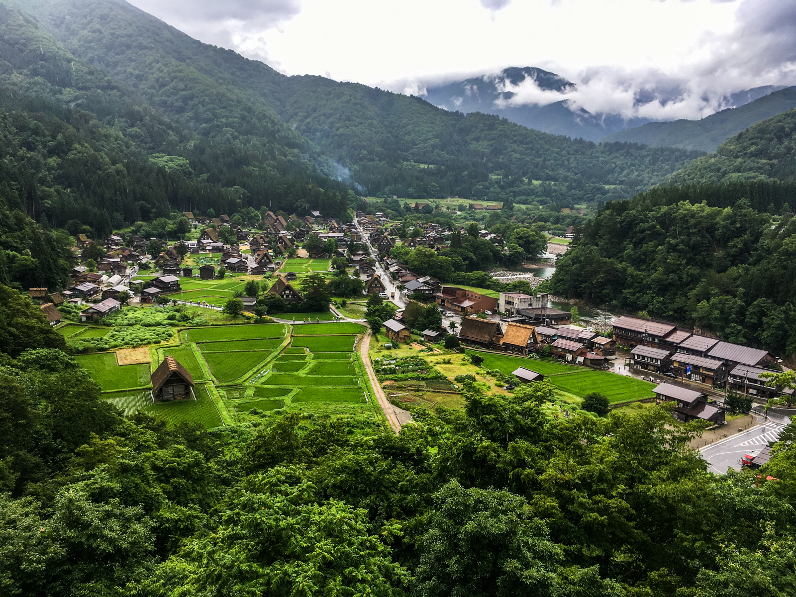 搭巴士环游日本阿尔卑斯山脉