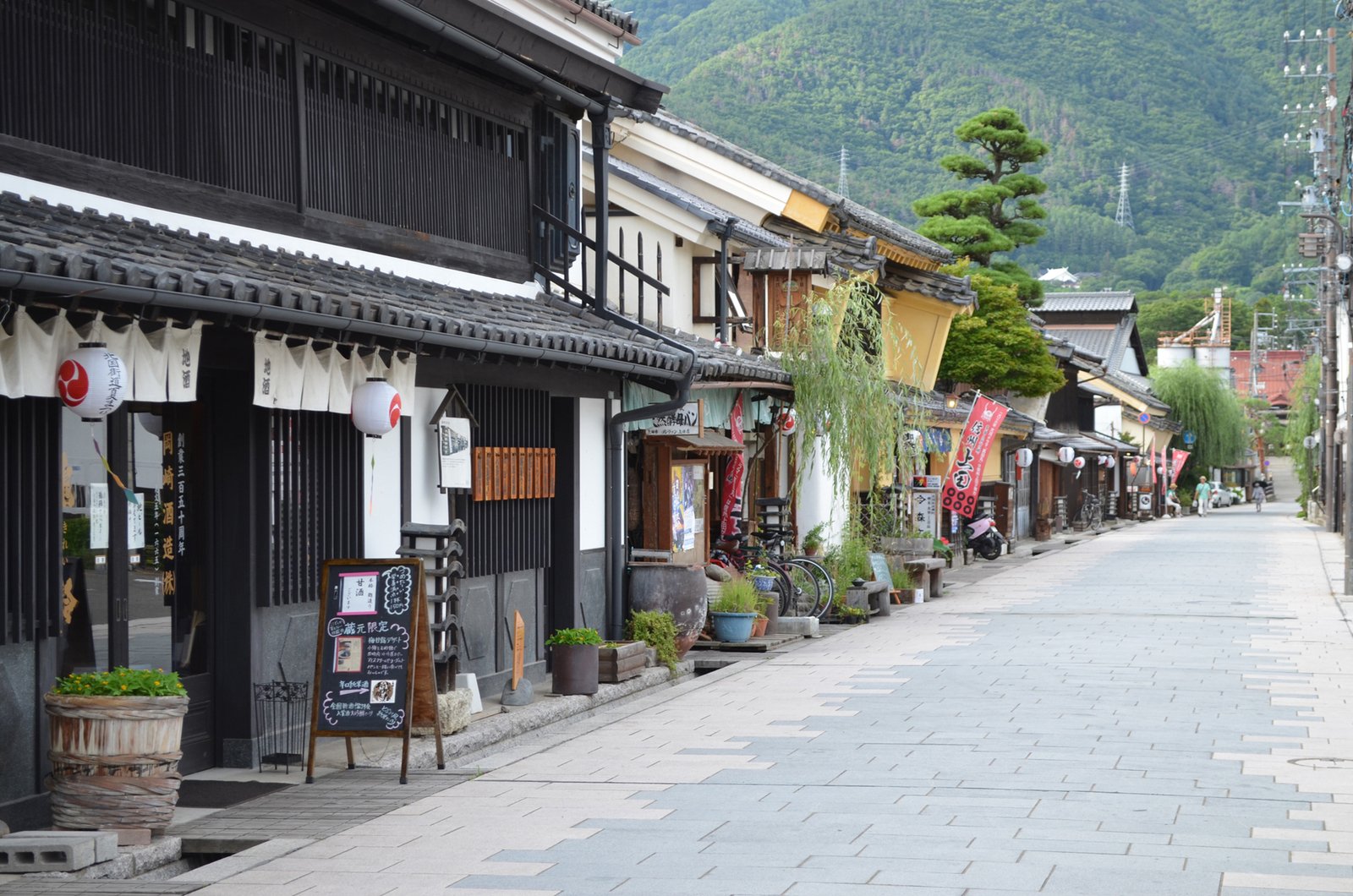 新旧が同居する上田城下の宿場町で、 ゆるやかに、ひとときの時間旅行を