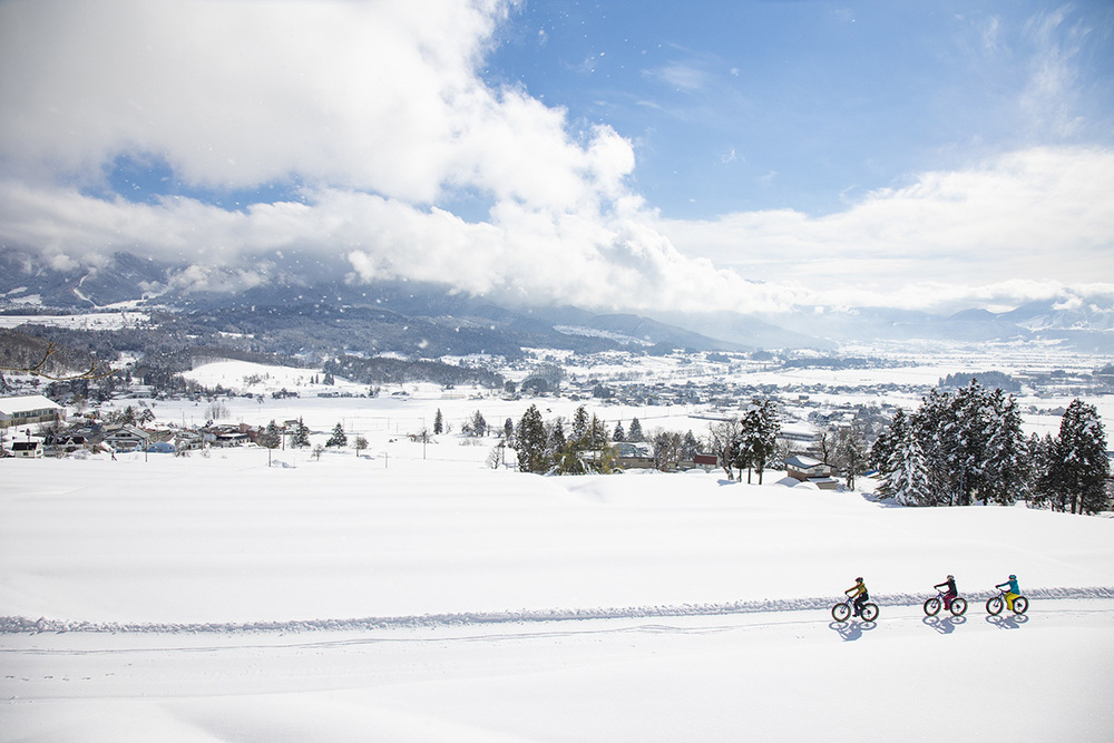 ファットバイクで広大な雪原を駆け巡る！　誰でも楽しめる新感覚スノーアクティビティ『雪ちゃり』とは？