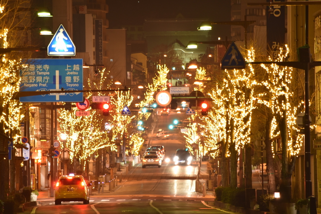 北石堂から見た表参道イルミネーション（提供：長野市）