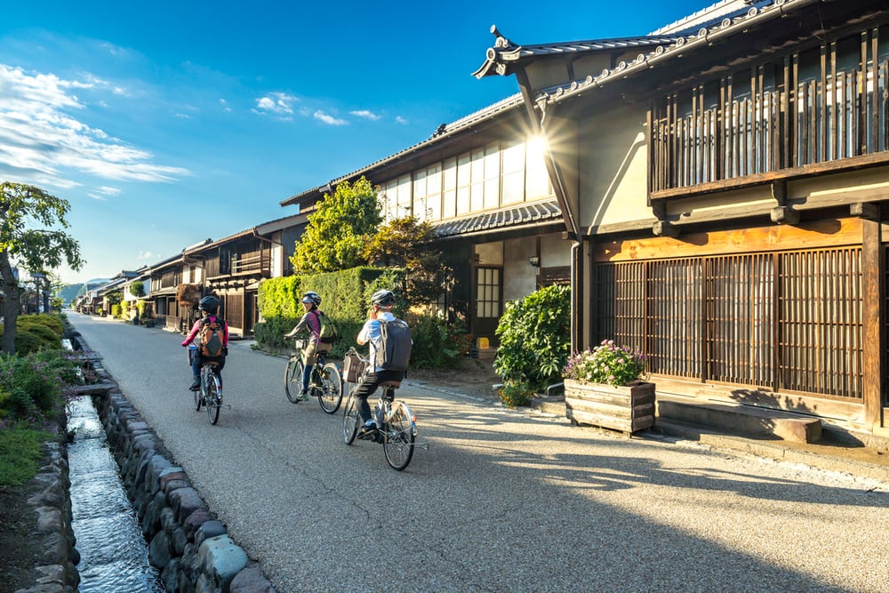 E-バイクでらくらく♪ “しなの鉄道・軽井沢サイクルトレイン”❶〈前編・初秋編〉 「中山道＆北国街道の宿場町を巡る」サイクリングで歴史とグルメを満喫！ 持続可能な新たなアクティビティの可能性を体験