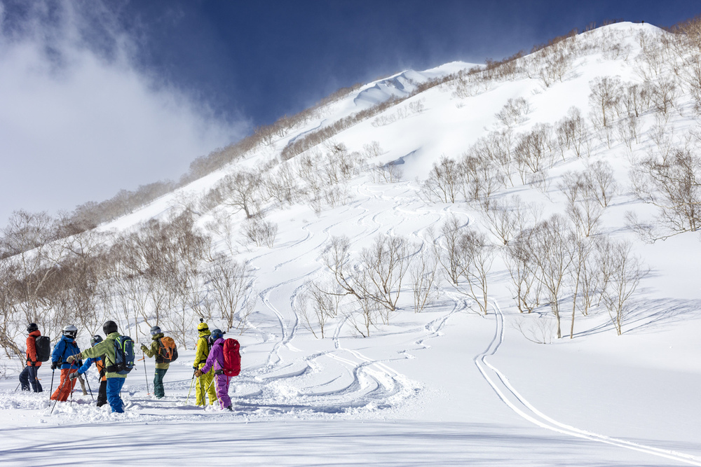 厳しくも美しい雪山の世界「ガイド共にパウダー滑走＆バックカントリーへの誘い。そして安全への心得」（冬～春スキー）
