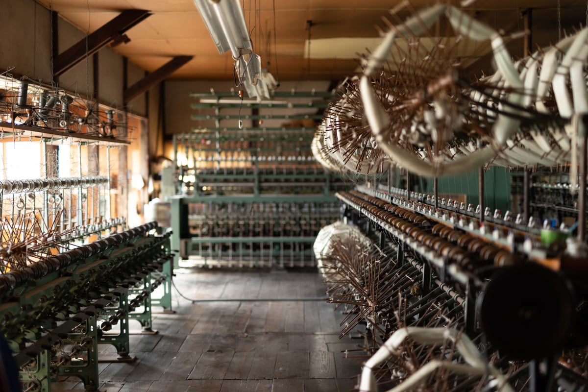 Colors made by Techniques have been continued over 110 years and Natural Elements. Traditional Culture Spun by Ina Tsumugi.