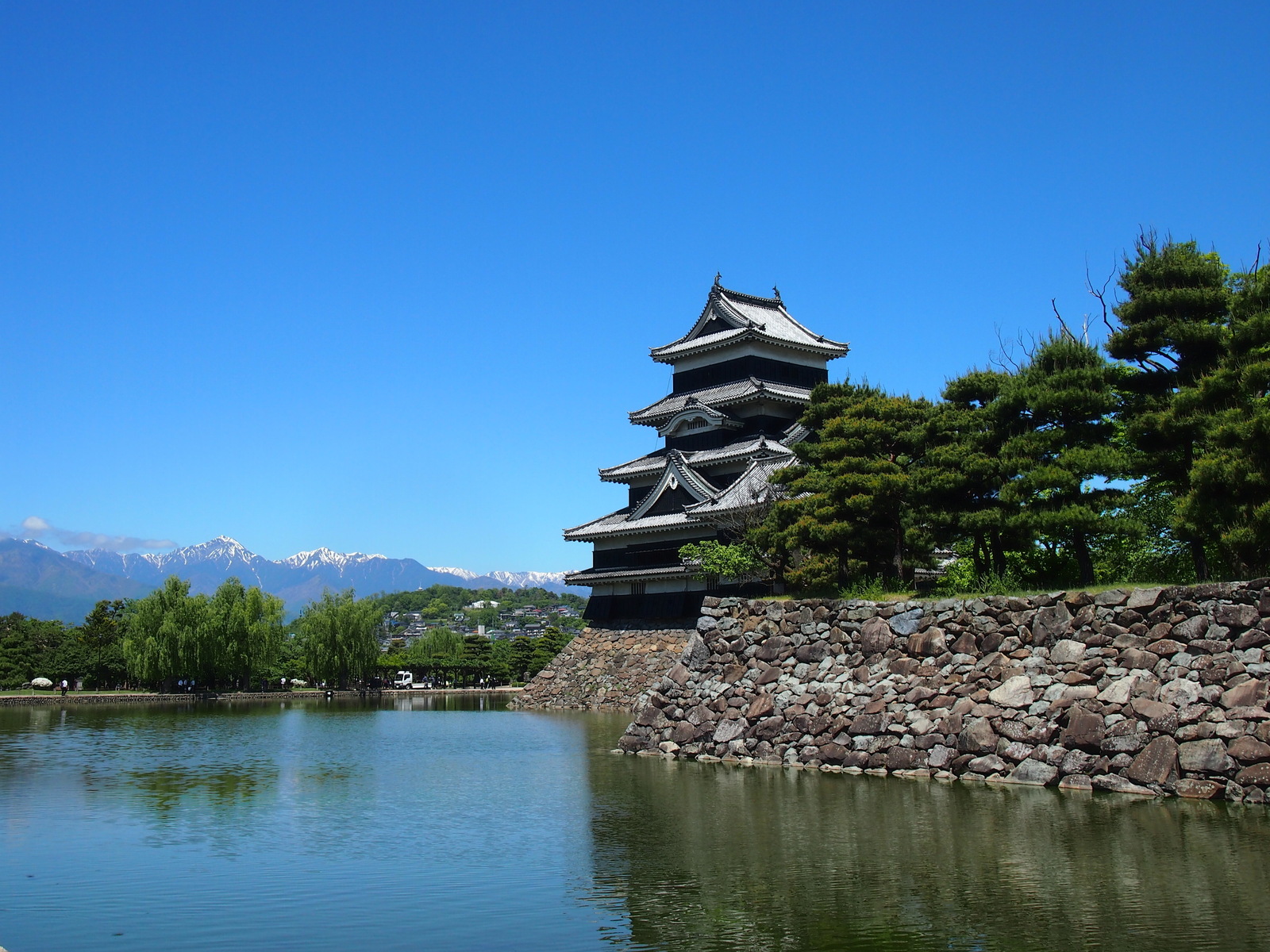 Escape to Matsumoto Castle and the Japanese Alps from Osaka