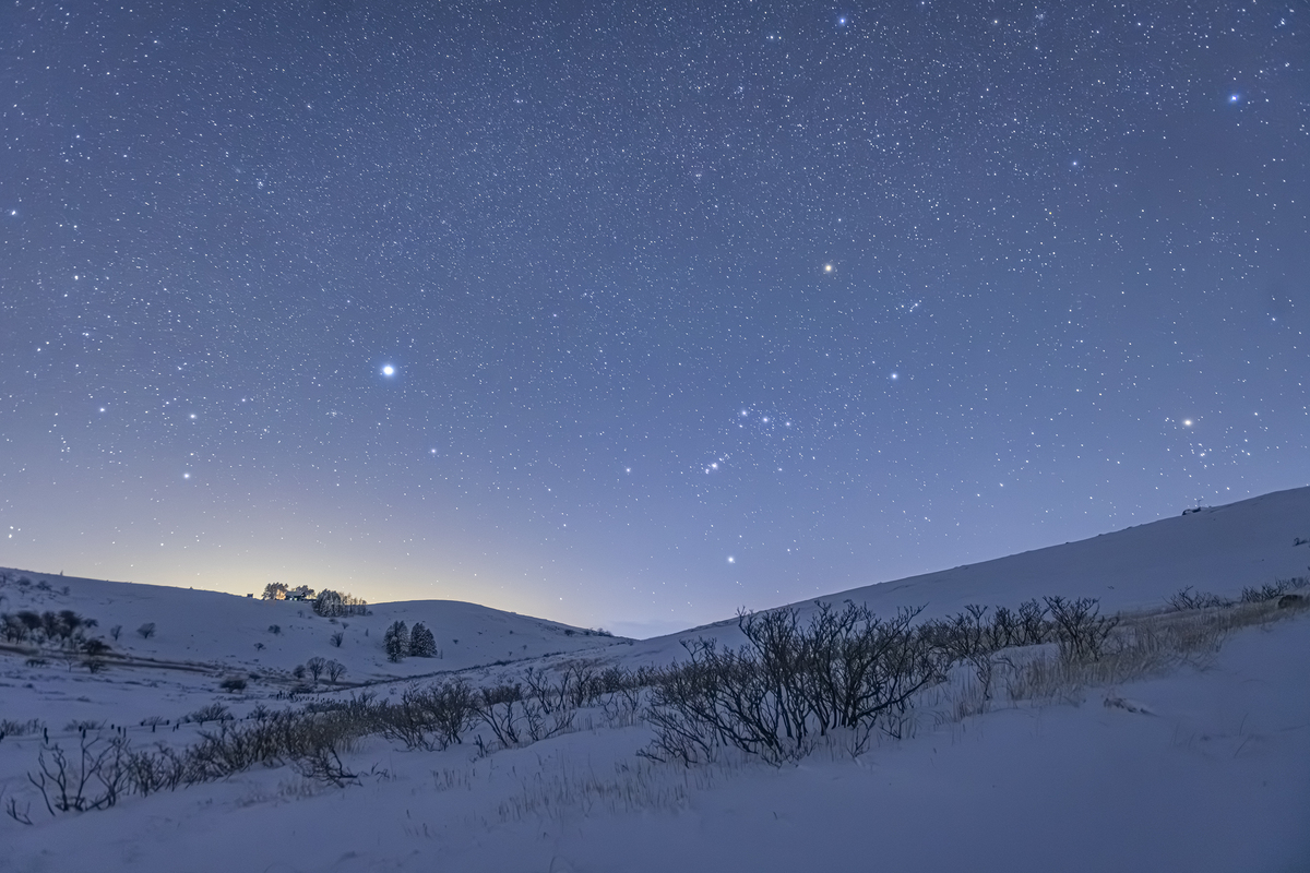 SNOW（雪） と SORA（宙） が出会う場所 —— ⻑野の「天」と「地」のツーリズム 第３章『霧ヶ峰・車山高原360度の地平線が、宙を解放する』