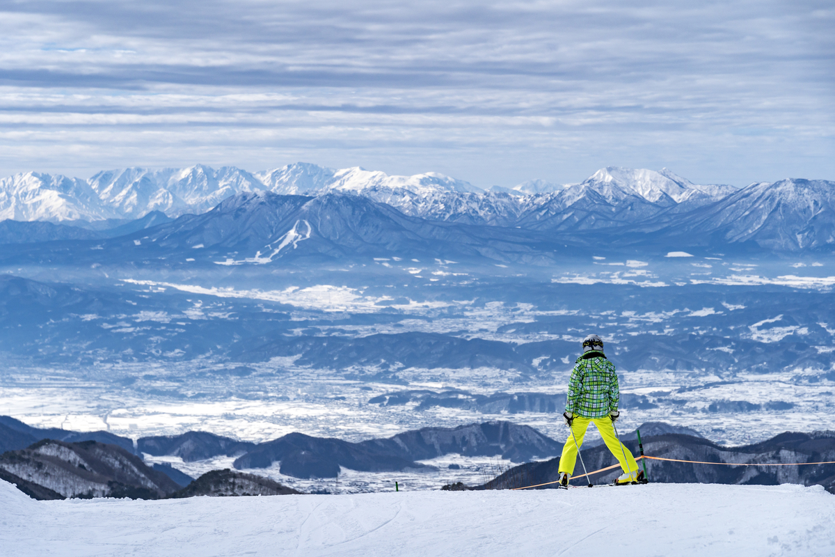 【PR】志賀高原中央エリアスキー場——滑って、眺めて、味わう。 中央エリアの冬旅